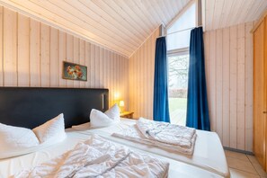 2 bedrooms, travel crib