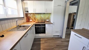 Coffee/tea maker, fridge, microwave, oven - exklusives skandinavisches Ferienhaus (Granzow)