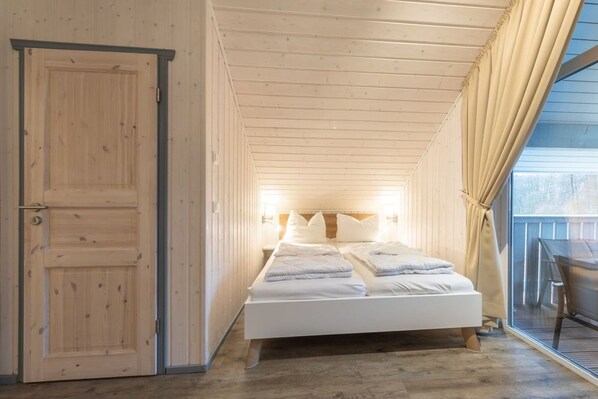 2 bedrooms, travel crib