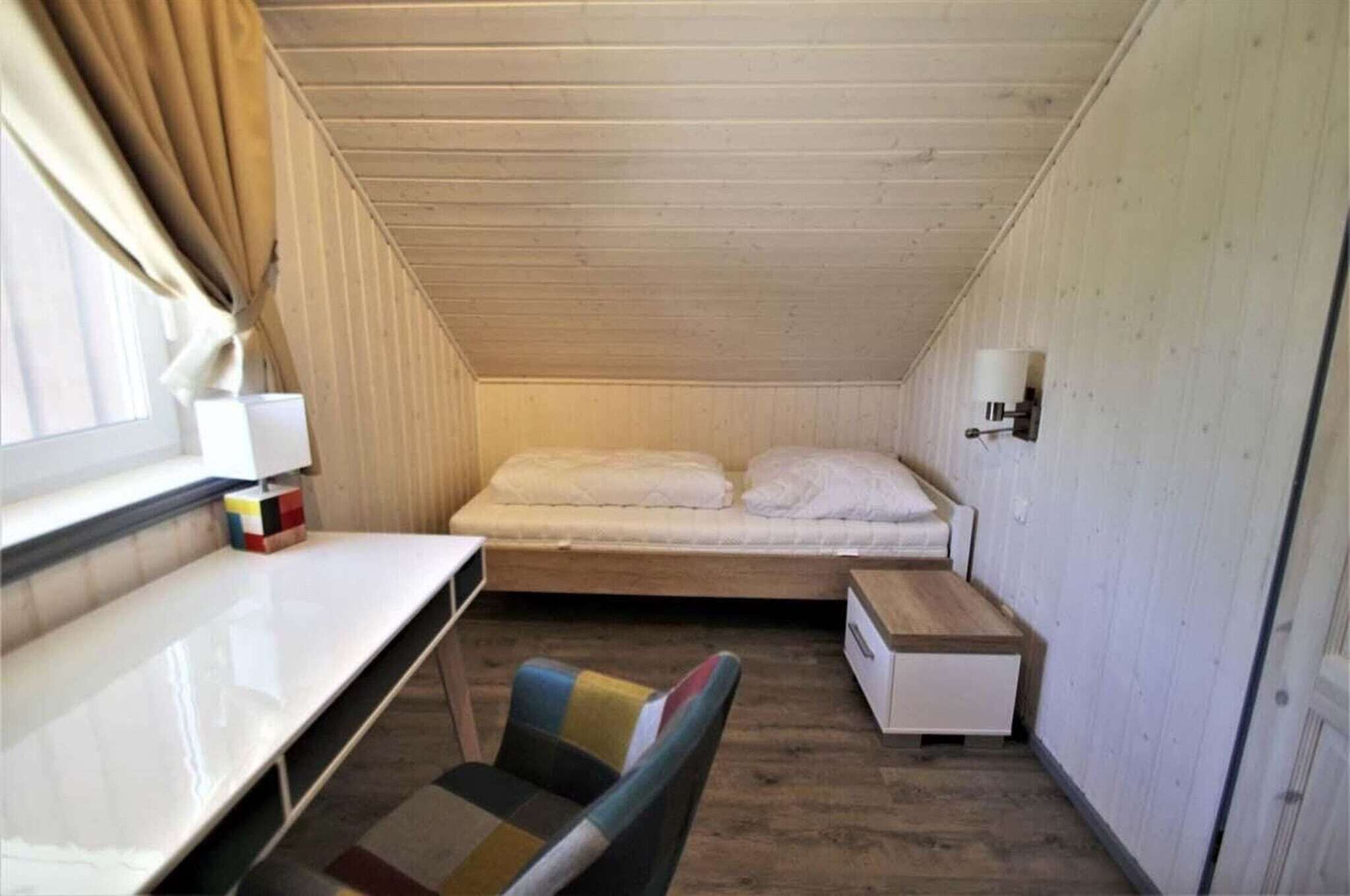 2 Schlafzimmer, Reisekinderbett