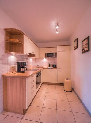 Fridge, microwave, oven, stovetop - liebevoll eingerichtetes Appartement (Rechlin)