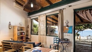 Dining - 2 Annexed apartments over the sea – Private place to swim (ravdoucha)