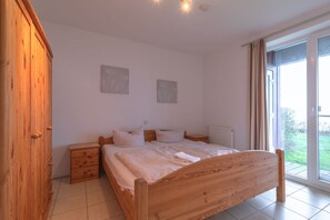 2 bedrooms, travel crib, free WiFi - tolles Appartment in der Seenplatte (Rechlin)