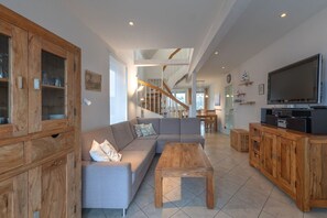 Smart TV, fireplace - exklusives Appartement in Rechlin (Rechlin)