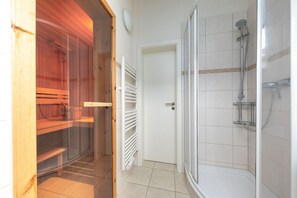 Shower, jetted tub - exklusives Appartement in Rechlin (Rechlin)