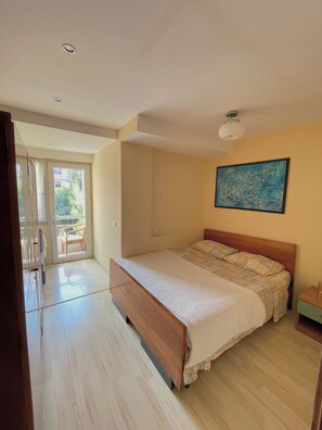 1 bedroom, iron/ironing board, WiFi - A small gem in the Bllok (Tirana)