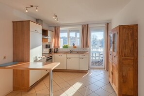 Refrigerador, microondas, parrilla de estufa y lavavajillas 