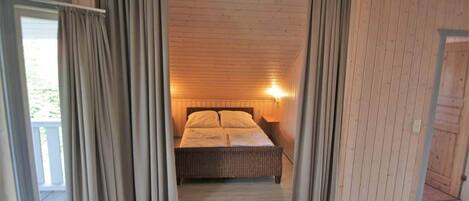 3 Schlafzimmer, Reisekinderbett