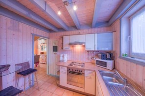 Fridge, microwave, oven, stovetop - Ferienhaus im skandinavischen Stil (Granzow)