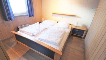 2 Schlafzimmer, Reisekinderbett