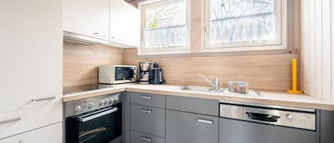Geladeira, micro-ondas, fogão, cooktop