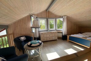 2 Schlafzimmer, Reisekinderbett