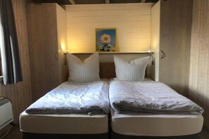 3 slaapkamers, reisbedje