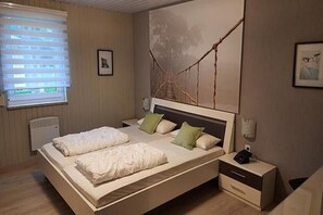 2 soverom og reiseseng for barn