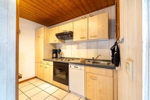 Kühlschrank, Ofen, Herdplatte, Geschirrspüler