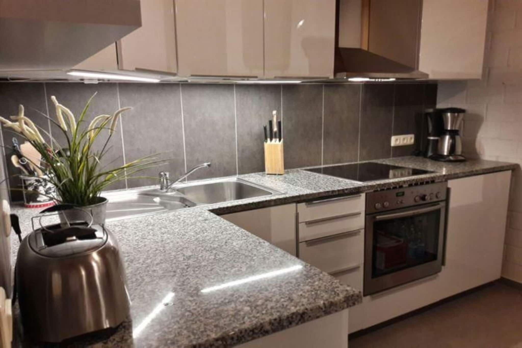 Coffee/tea maker, fridge, oven, stovetop