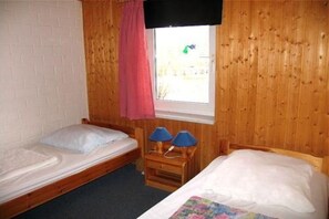 2 bedrooms, travel crib