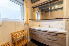 Shower, jetted bath
