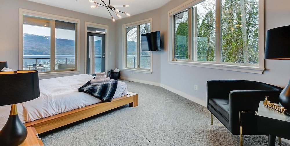 Curated visual reference: Spacious Walk Out Condos In The City Reference: Beachside Bliss Spacious Ground Level Walk Out Patio Direct On