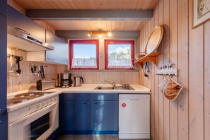 Kylskåp, mikrovågsugn, ugn och spishäll