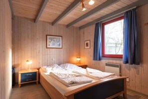 2 Schlafzimmer, Reisekinderbett