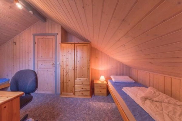 2 Schlafzimmer, Reisekinderbett