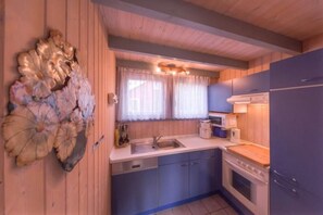 Fridge, microwave, oven, stovetop - Ferienhaus im skandinavischen Stil (Granzow)