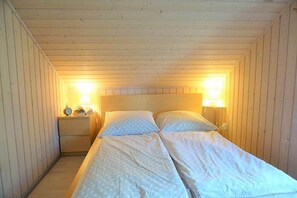 3 Schlafzimmer, Reisekinderbett