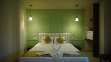 Deluxe Room | Laptop workspace, free WiFi