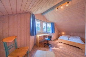 3 bedrooms, travel crib