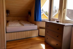 3 Schlafzimmer, Reisekinderbett