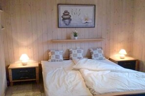 3 Schlafzimmer, Reisekinderbett