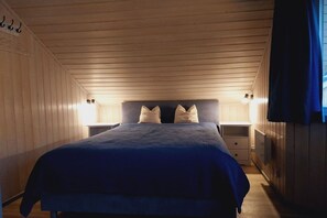 3 bedrooms, travel cot