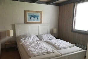 3 Schlafzimmer, Reisekinderbett
