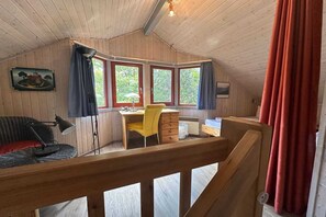 3 bedrooms, travel crib