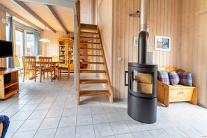 Smart TV, fireplace - Ferienhaus im skandinavischen Stil (Granzow)