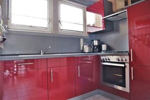 Fridge, microwave, oven, stovetop - skandinavisches Ferienhaus in Mirow (Granzow)