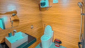 Bungalow, quang cảnh vườn | Phòng tắm | Buồng tắm vòi sen, máy sấy tóc, khăn tắm, xà phòng 