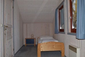2 Schlafzimmer, Reisekinderbett