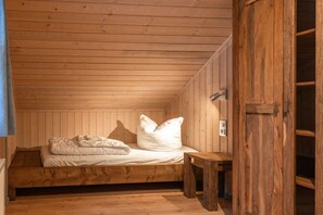 3 Schlafzimmer, Reisekinderbett