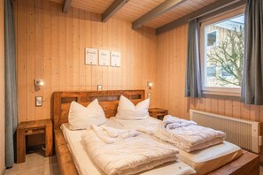 3 slaapkamers, reisbedje