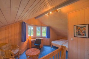 3 عدّة غرف نوم وسرير سفر