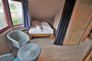 3 bedrooms, travel crib