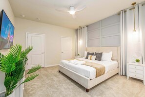 8 bedrooms, desk, iron/ironing board, travel cot - Private Pool | Game Room | WiFi | Near Disney (Clermont)