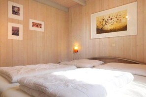 3 slaapkamers, reisbedje