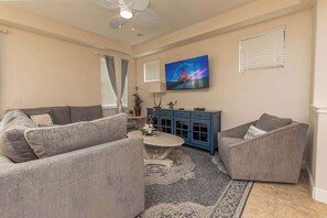 Smart TV - Resort-Style Family Home Near Disney Parks (Davenport)