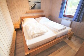 3 chambres, lit de bébé portatif