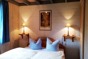 3 Schlafzimmer, Reisekinderbett