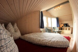 3 Schlafzimmer, Reisekinderbett