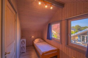 3 Schlafzimmer, Reisekinderbett